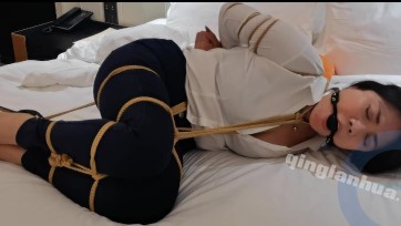 【Wisto】绑架名模李然挣脱李然作为小圈名模，粉丝很多，今天，她去见一位入圈即关注她的网友，不想却被网友紧缚在宾馆里。嘴巴还被塞了丝袜，胶带缠绕着，让她口不能言。甚至为了限...