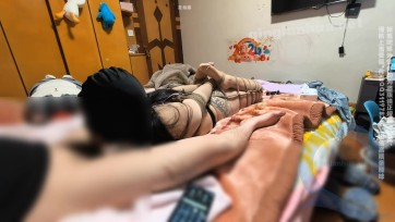 【我的媳妇】253弹、多层短丝包手分腿驷马、近20分钟的口舌侍奉、口的精神崩溃、被要求主动开启电击和自己戴R夹